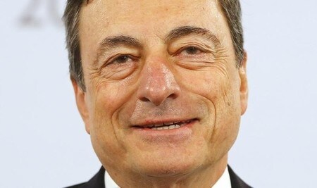 　６月２日、ＥＣＢは主要政策金利を０．００％に据え置くことを決めた。写真はウィーンで記者会見に臨むドラギ総裁。同日撮影（２０１６年　ロイター／Leonhard Foeger）