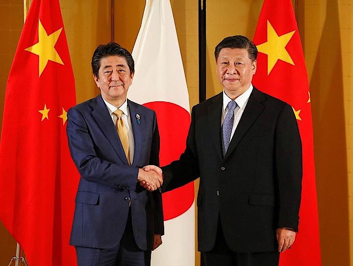 安倍晋三首相は中国の習近平国家主席と大阪市で会談し、来春に国賓として習主席を招くことで一致した。代表撮影（２０１９年　ロイター）