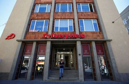 　１２月１２日、ドイツの食品配達サービス企業デリバリー・ヒーローは、韓国の同業ウーワ・ブラザーズを４０億ドルで買収することで合意した。写真はデリバリー・ヒーロー本社。ベルリンで２０１７年６月撮影（２０１９年　ロイター／Fabrizio Bensch）
