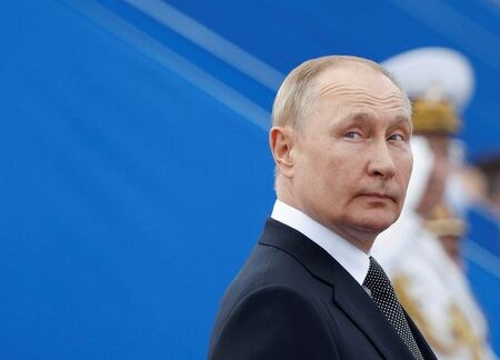 　８月２４日、ロシアはかつて、「冬将軍」の加勢を得てナポレオンとヒトラーを打ち負かした。プーチン大統領は今、欧州がこの冬にエネルギー不足やとその価格高騰に根負けし、ウクライナに停戦を迫るというシナリオに賭けている。サンクトペテルブルクで７月３１日撮影（２０２２年　ロイター/Maxim Shemetov）