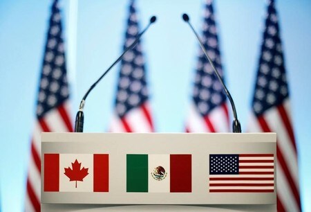 ５月２９日、トランプ米大統領は北米自由貿易協定（ＮＡＦＴＡ）の再交渉を年内に決着させる約束をしているが、期限が迫っていることが分かった。関係者によると、米政権自体がこの危機的状態を作り出した部分が大きいという。ッ写真は５月５日、メキシコ市で（２０１８年　ロイター/Edgard Garrido）