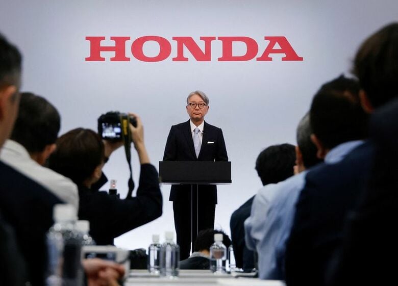 ５月１４日、都内で行われたホンダの決算説明会に出席する三部敏宏社長。REUTERS/Kim Kyung-Hoon