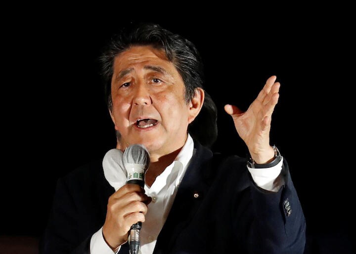 自民党は野党よりまともなのか？（7月20日、秋葉原で参院選最終日の街頭演説を行う安倍首相）　Issei Kato-REUTERS