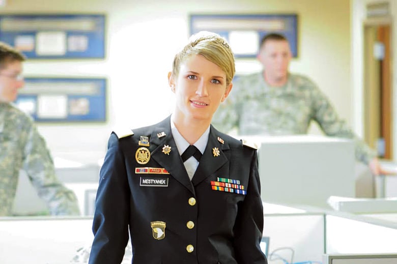 米軍在籍時代のダニエラ・メスチャネク・ヤング　COURTESY OF DANIELLA MESTYANEK YOUNG