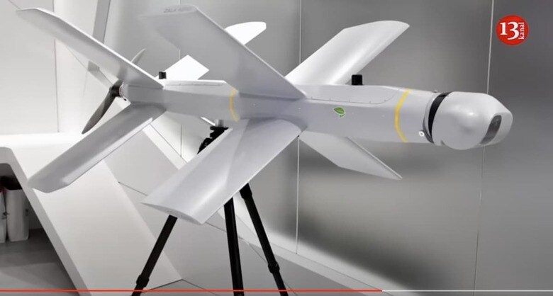 ロシアの銃器メーカー、カラシニコフは、ウクライナ侵攻で使われる「カミカゼ・ドローン」と呼ぶ自爆型無人機を製造するために新たな部門を立ち上げると発表した。写真はカラシニコフのドローン。Kanal13 / YouTube