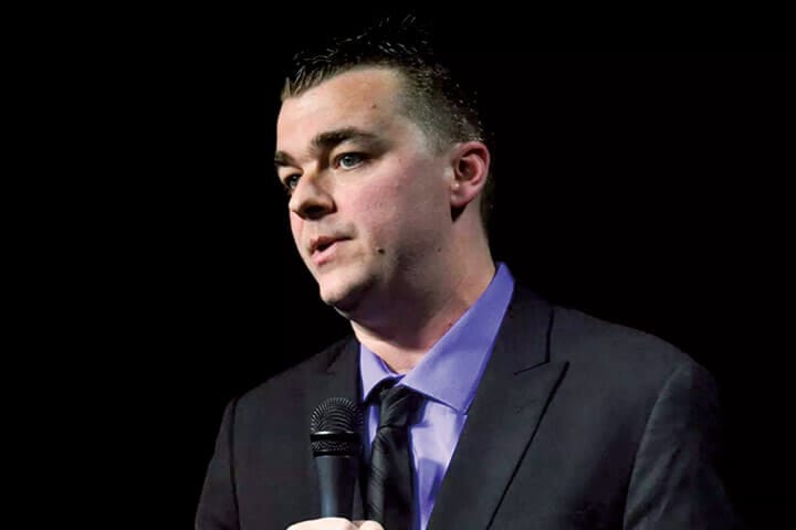 グリーンウォルド（上）はウェブサイトで300万ページの情報を無料で公開している　JOHN GREENEWALD JR.