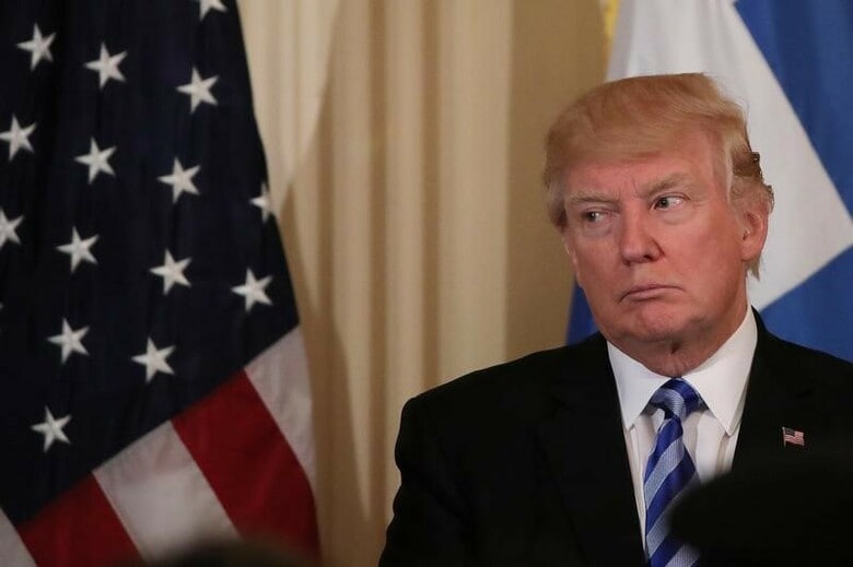 ３月２４日、トランプ米大統領は、オバマケア代替法案の下院採決取り止めを指示した。写真はホワイトハウスで同日撮影（２０１７年　ロイター／Carlos Barria）