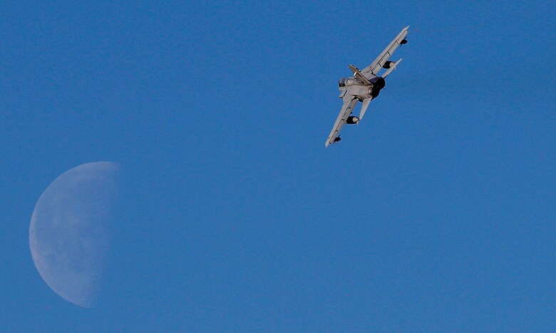 シリア領内のISIS空爆にはイギリスも参加を決めたが　Russell Cheyne-REUTERS