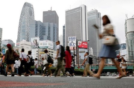 　９月１日、寄り付きの東京株式市場で、日経平均株価は前日比８７円３３銭高の１万９７３３円５７銭となり、３日続伸して始まった。都内で２０１６年９月撮影（２０１７年　ロイター／Toru Hanai）
