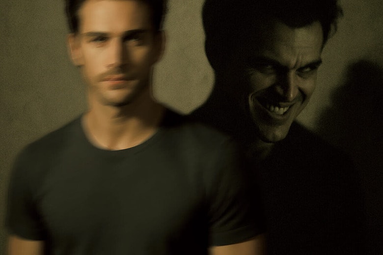 魅力的なあの人も実は印象操作にたけているだけかも　AI GENERATED IMAGE BY NEWSWEEK JAPAN VIA SHUTTERSTOCK AI