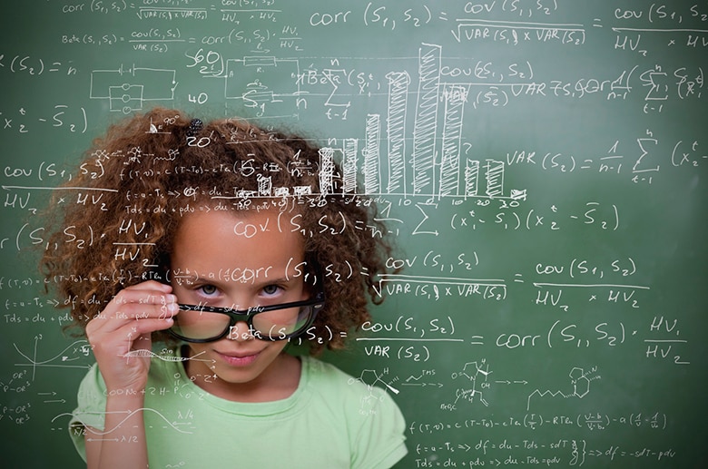 理数系教科の学力の男女差は社会的なジェンダーの問題だ　Wavebreak-iStock.