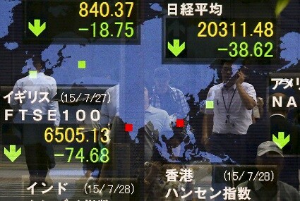 　世界的株安のなかでも日本株は大きく下がる　Thomas Peter-REUTERS