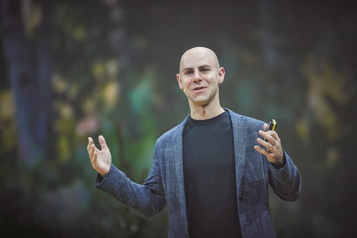 世界で最も 権威あるビジネス思想家ランキン グ「THINKERS 50」の1人に選 ばれたアダム・グラント　PHOTOGRAPH BY PASI SALMINEN