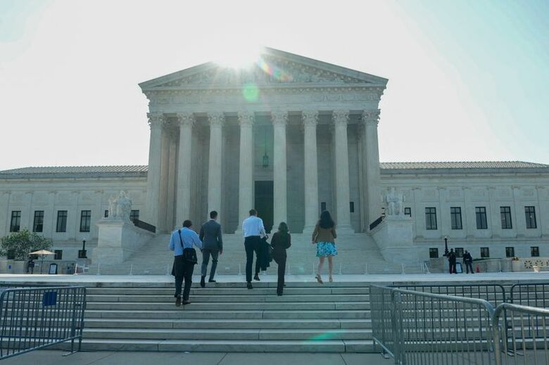 米最高裁判所。１１日、米ワシントンで撮影。 REUTERS/Ken Cedeno
