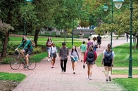 留学生の学費を上げても、日本の大学は救われない...数字が示す「効果の限界」