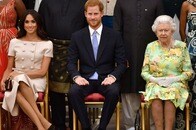 英国の伝統を侮辱？ メーガン「ふざけたお辞儀」に大批判...キャサリンの「お手本」に脚光も