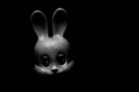 「幽霊の仕業...」深夜の子ども部屋、おもちゃが謎の落下...見守りカメラが捉えた「超常現象」