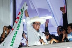 ペルー大統領選が大接戦、サンチェス氏が猛追　鉱山株など下落