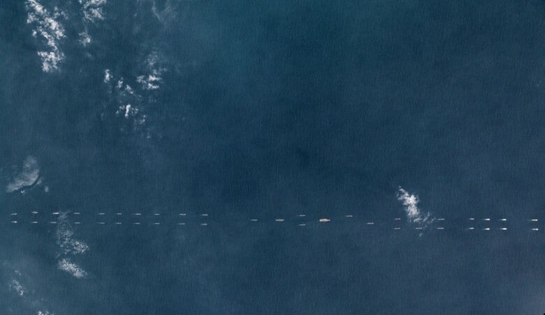 ３月２７日、中国海軍の空母打撃群が今週、南シナ海の海南島沖で大規模な軍事演習を行っていることが、ロイターが入手した衛星画像から明らかとなった。２６日撮影。プラネット・ラボ提供（２０１８年　ロイター）