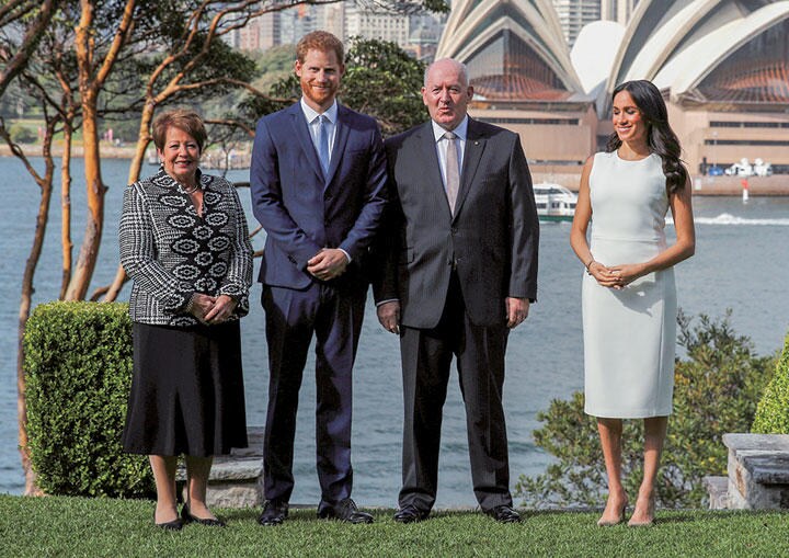 ヘンリー王子、メーガン妃と並ぶピーター・コスグローブ総督　Phil Noble-REUTERS