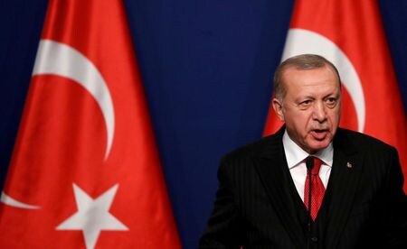 トルコ検察当局は、エルドアン政権が２０１６年のクーデター未遂の黒幕と主張している在米イスラム指導者ギュレン師に関連する捜査で、５３２人の逮捕を命じた。写真は、トルコのエルドアン大統領。２０１９年１１月７日に撮影。（２０２１年　ロイター／Bernadett Szabo）