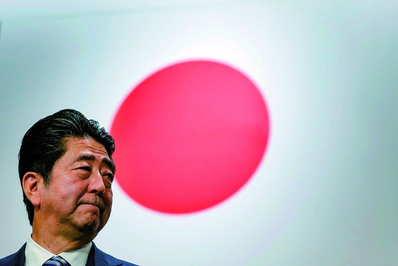 賛否の分かれた政権だからこそ振り返るべき TORU HANAIーREUTERS