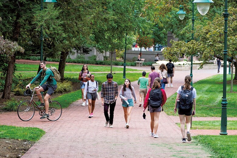 さまざまな背景を持つ学生が世界中から集う米インディアナ大学のキャンパス　AP/AFLO