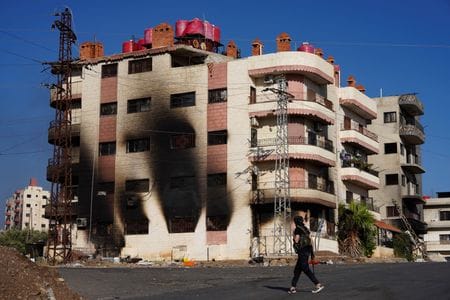 　米国のバラック駐トルコ大使は１８日、シリア南部でのイスラム教の少数派ドルーズ派とベドウィン（遊牧民）の武力衝突へのイスラエルの介入を巡って、シリアとイスラエルが停戦に合意したと発表した。写真は戦闘で被害を受けた建物。スワイダで撮影（/Karam al-Masri）