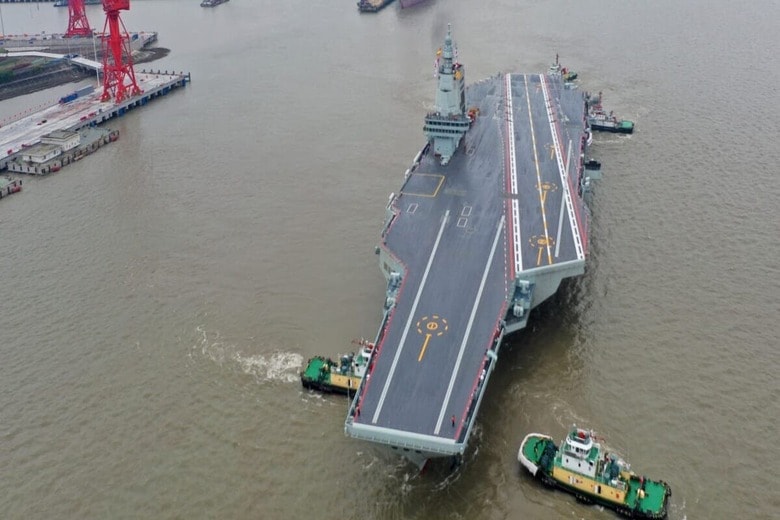 処女航海に出る中国第3の空母「福建」（2024年5月1日、上海）　Photo by Pu Haiyang/VCG
