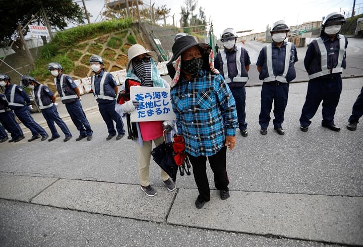 辺野古新基地建設工事に反対する人たち（2021年10月）Issei Kato-Reuters