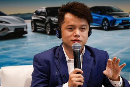 　中国の電気自動車（ＥＶ）大手、比亜迪（ＢＹＤ）は、インドネシアで１０億ドルを投じて建設を進めている工場について、２０２５年末の竣工を目指している。写真は、同社インドネシア部門社長のイーグル・チャオ氏。１月２０日、ジャカルタで撮影（２０２５年　ロイター/Ajeng Dinar Ulfiana）