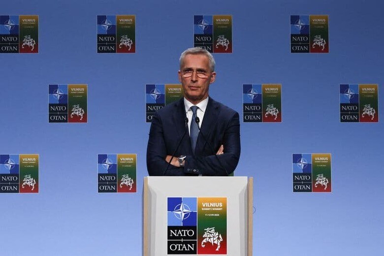 北大西洋条約機構（NATO）のストルテンベルグ事務総長は10日、トルコのエルドアン大統領がスウェーデンのNATO加盟に向けた批准手続きを取ることに同意したと発表した。ビリニュスで撮影（2023年　ロイター/Yves Herman）