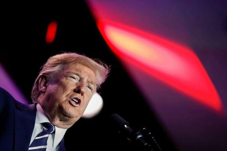 　３月３日、米議会は、最大９０億ドル規模の新型コロナウイルス対応緊急予算措置を巡りトランプ大統領（写真）と合意に近づいた。ただ、民主党の上院トップ、シューマー院内総務は、ワクチン価格を巡る意見の対立が合意を阻んでいると明らかにした。ワシントンで撮影（２０２０年　ロイター/Carlos Barria）