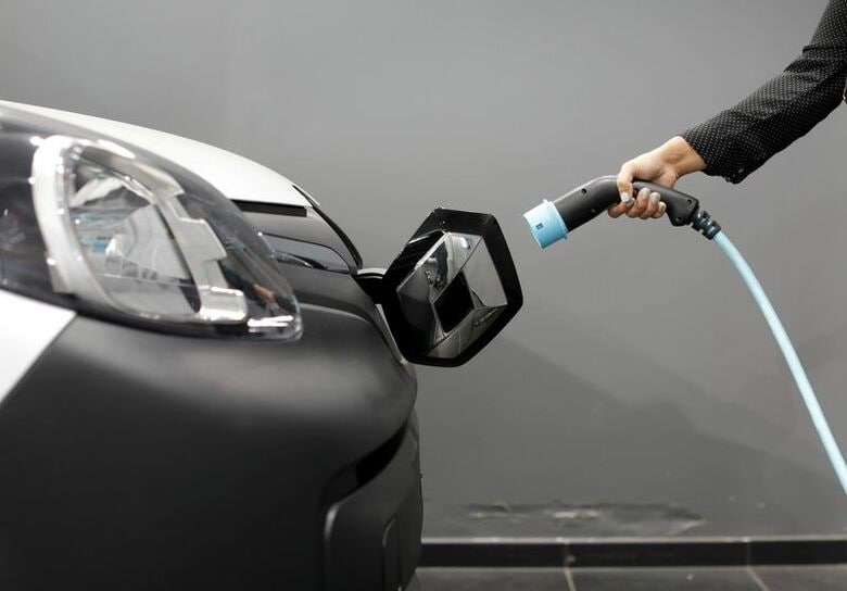 写真は2020年10月、フランスのカーニュ・シュルメールにあるルノーの自動車販売店で撮影。REUTERS/Eric Gaillard
