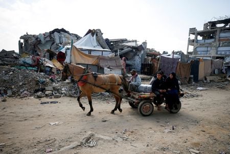 イスラム組織ハマスの副代表を務めるハリル・アル・ハイヤ氏は１８日、生存する人質６人を２２日に解放すると発表した。写真は１７日、ガザ地区北部で撮影（２０２５年　ロイター/Mahmoud Issa）