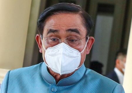 　８月２６日、タイの憲法裁判所が任期見直しを求めた野党の請願審理を決定したため首相の職務が停止しているプラユット氏（写真）が、国防相としては続投すると表明した。写真はタイのバンコクで２３日撮影（２０２２年　ロイター／Athit Perawongmetha）