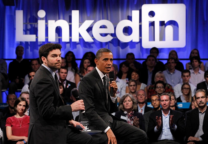 リンクトイン主催の討論会に出席するオバマ米大統領（2001）　Jason Reed-REUTERS