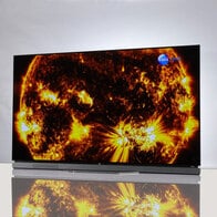 まさに「新しいブラウン管」、鮮やかに進化を遂げた有機EL第２弾