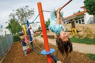 真っ裸の水遊びに学校公認の火遊び......アメリカ人も羨む「アリエナイ」だらけのドイツ式子育て