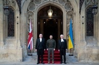 英、NATO戦闘機の訓練をゼレンスキーに確約　将来的な供与へ先駆け