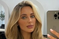 アンバー・ターナーのバレンタイン投稿が話題！黒のシースルーランジェリー姿に熱視線