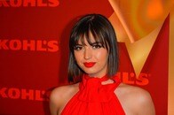 「丸出し」の尻を叩いて踊りまくる映像が話題の若手歌手、レベッカ・ブラックが語る新プロジェクト