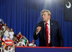 トランプ氏支持率、過去最低の33％維持　対イラン戦争の支持低下＝調査