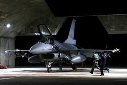 台湾にＦ１６Ｖ戦闘機到着へ、数カ月遅れ　米中首脳会談1週間後