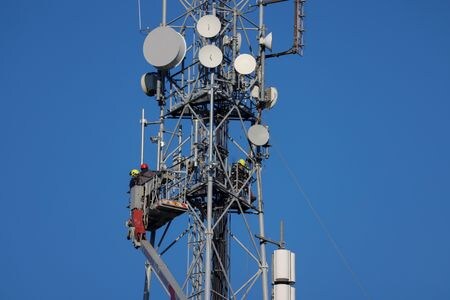 フランスのデジタル担当長官は２７日、パリを含む「イルドフランス」地域圏でインターネットの接続障害が発生していると明らかにした。これに先立ち、複数の報道機関が国内の通信インフラに組織的な攻撃を受けていると報じていた。写真は昨年１１月、フランスの Tilloy-lez-Cambraiで撮影（２０２２ 年　ロイター／Pascal Rossignol）