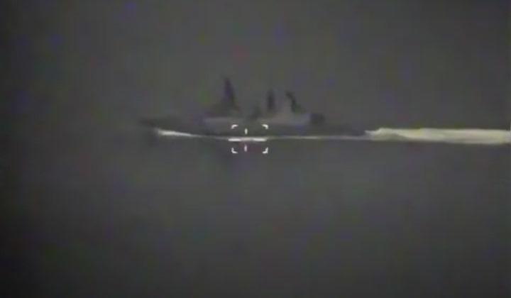 ロシアの戦闘機が捉えた英駆逐艦ディフェンダー、ロシア軍が公開した映像　BBCNews/YouTube