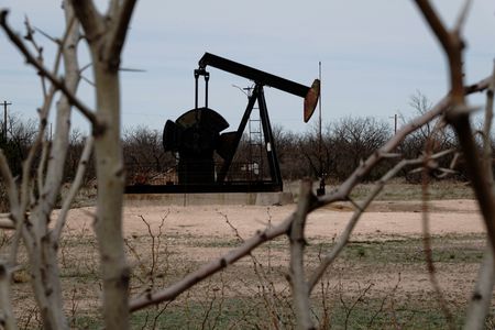 米国時間の原油先物は約３％上昇し、９週間ぶりの高値を付けた。今年３月、テキサス州で撮影（２０２３年　ロイター/Bing Guan）