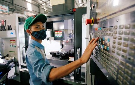 　ベトナムが今年、労働者の結社の自由や団体交渉権に関する国連条約を批准する見込みだと、国連・外交関係者が明らかにした。写真は２０１８年５月、ハノイにある工場で撮影（２０２４年　ロイター/Kham）