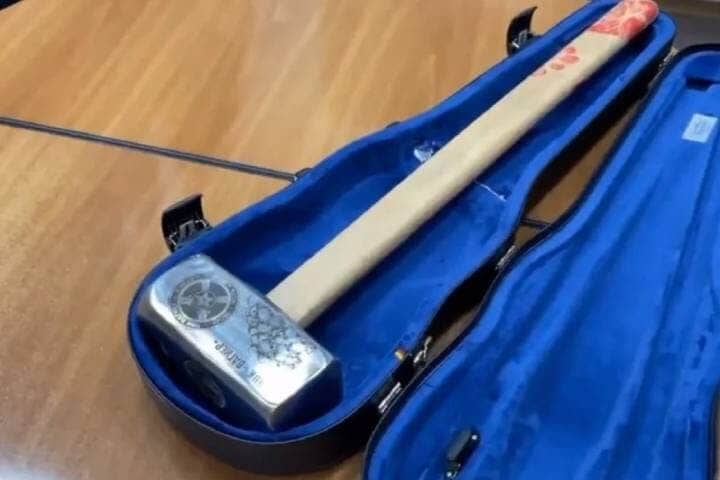 ワグネルのロゴが刻印されたハンマー　Photo via Twitter