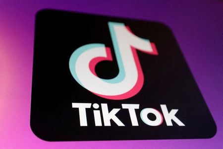 写真はＴｉｋＴｏｋのロゴ。2025年1月に撮影。Reuters/Dado Ruvic